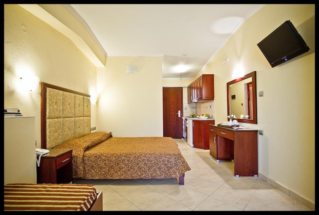 Hotel Sarti Beach Quarto foto